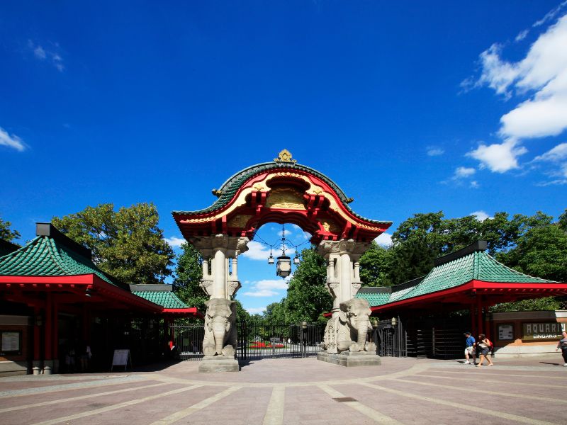 Zooeingang Berlin, Kinderattraktion Berlin. Attraktionen in Berlin.